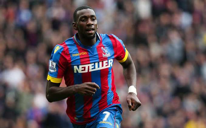 Bolasie donne des tickets à des fans