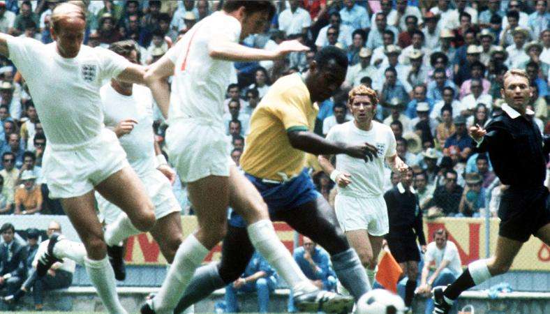 Top 8 : Les buts ratés par Pelé