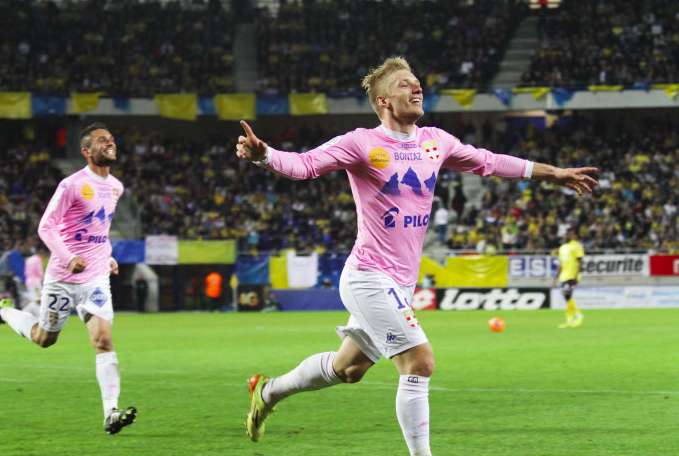 Vine : Le nouveau coup franc de Wass