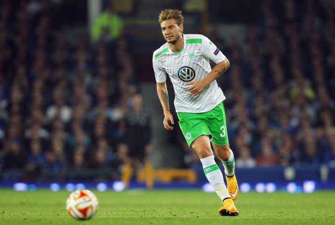 Bendtner préfère sa copine à son équipe