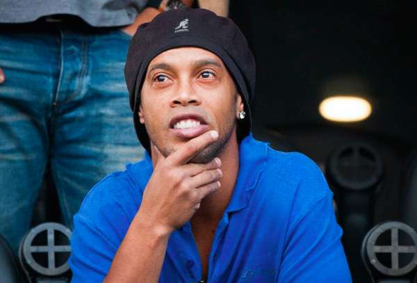 Vine : Ronaldinho réussit son retour au Brésil