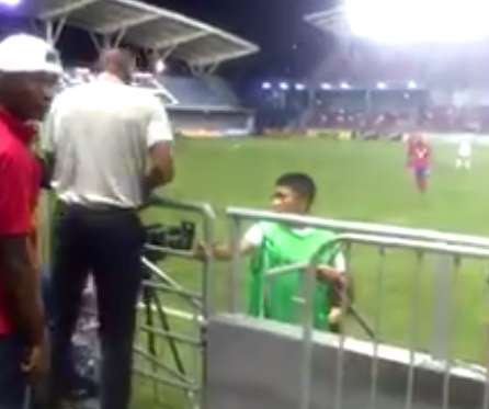 Vidéo : Paulo Wanchope pète un plomb