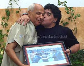 Maradona rencontre l&rsquo;arbitre de «<span style="font-size:50%">&nbsp;</span>la main de Dieu<span style="font-size:50%">&nbsp;</span>»
