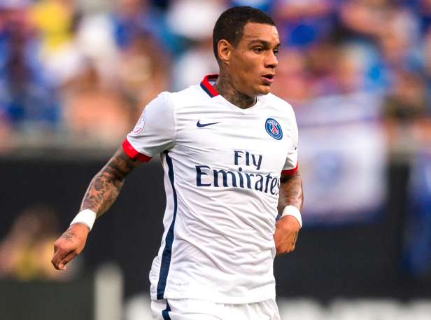 Van der Wiel dément la com&rsquo; du PSG