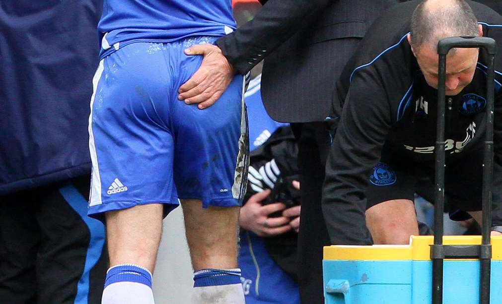 Faut-il avoir un gros boule pour bien jouer au foot ?