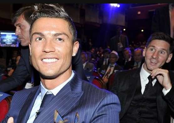 Le photobomb de Messi derrière CR7