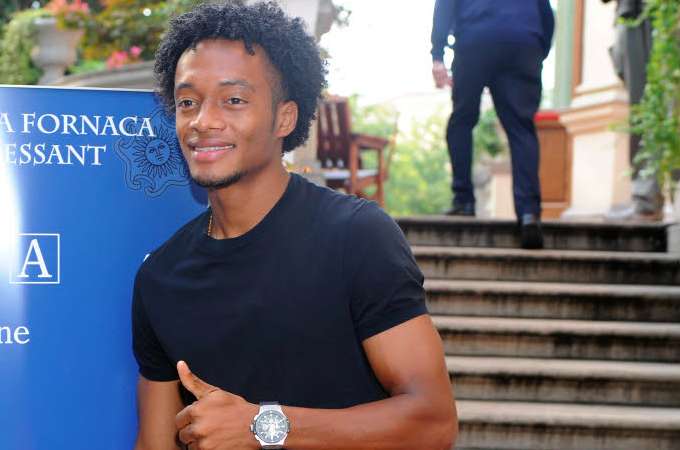 Photo : Juan Cuadrado sur le crâne