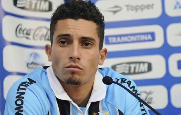 Telles : «<span style="font-size:50%">&nbsp;</span>Je peux être le nouveau Roberto Carlos<span style="font-size:50%">&nbsp;</span>»