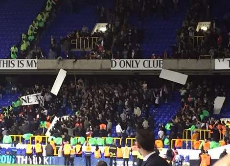 Les fans d’Arsenal marquent leur territoire