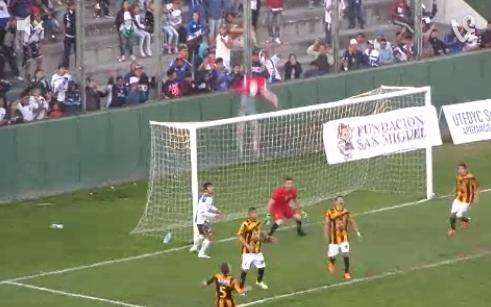 La chute impressionnante d&rsquo;un supporter