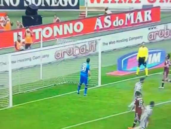 Vine : Le coup franc de Pirlo