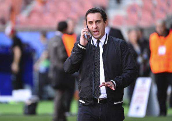 Gary Neville se moque de Liverpool