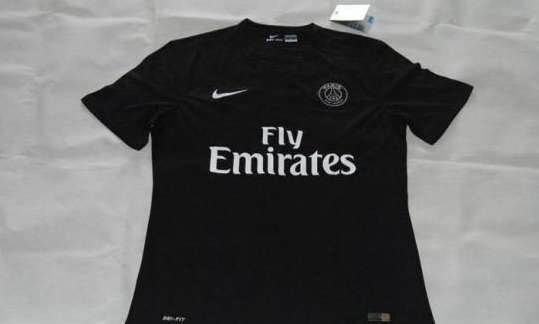 Le PSG revient au maillot noir