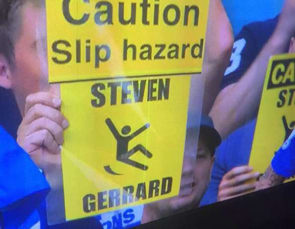 Les fans de Chelsea se moquent de Gerrard pour la dernière fois