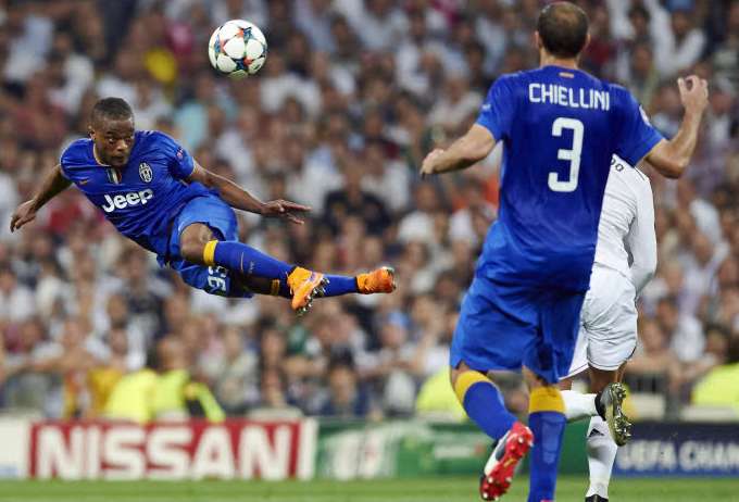 Vine : Évra et le ramasseur de balle