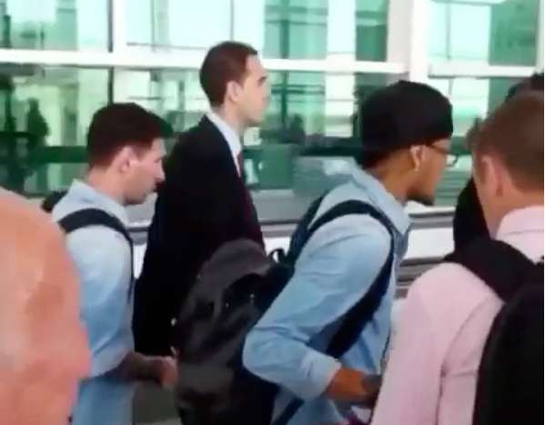 Vine : Messi snobe un vieil homme