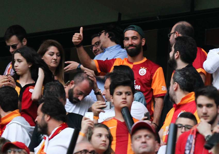 Quand Arda Turan fête le titre de Galatasaray