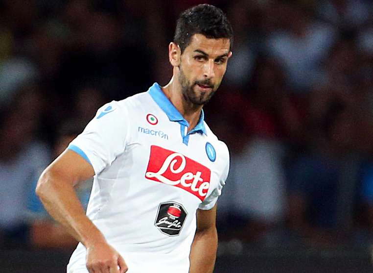 Britos prend trois matchs