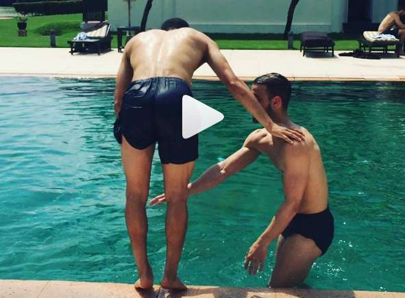 Vidéo : Soldado apprend à Townsend comment plonger