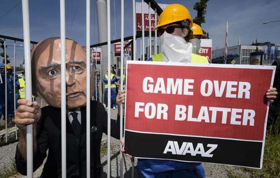 Un faux Sepp Blatter sous les verrous à Zurich