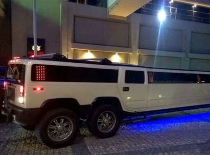 Liverpool en Hummer limousine à Dubaï