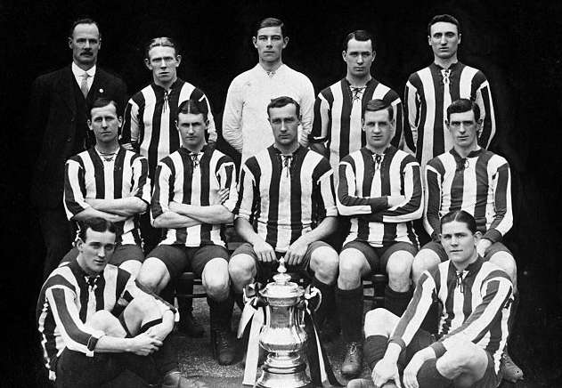 Il y a 100 ans, la «<span style="font-size:50%"> </span>Khaki Cup Final<span style="font-size:50%"> </span>»