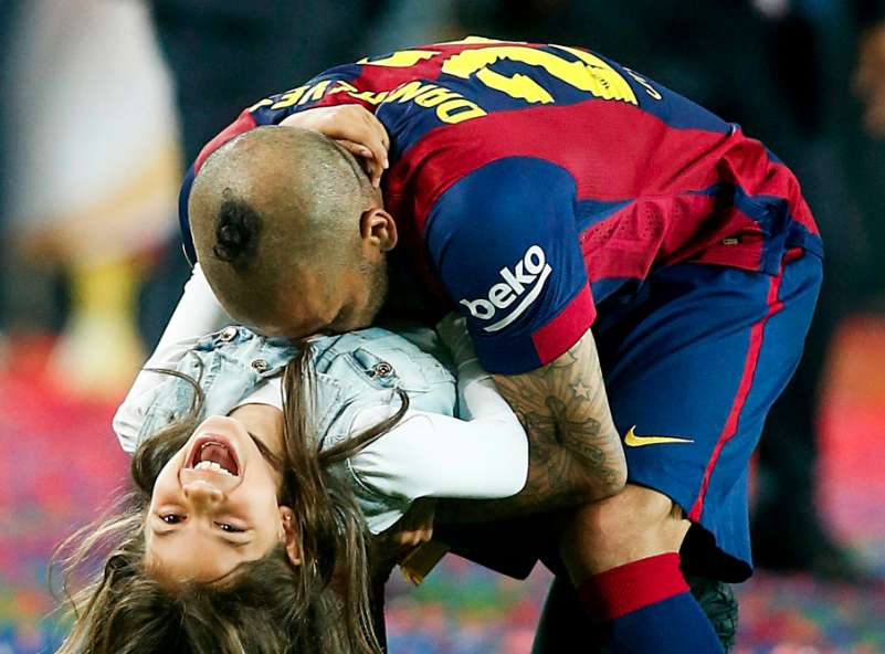 Twitter : la nouvelle coupe de Daniel Alves moquée