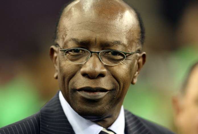 Warner se défend avec un article de The Onion