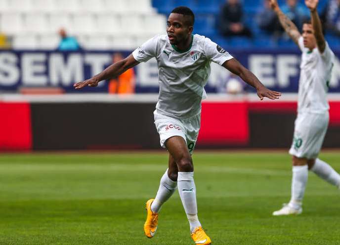 Le super but de Bakambu pour Bursaspor