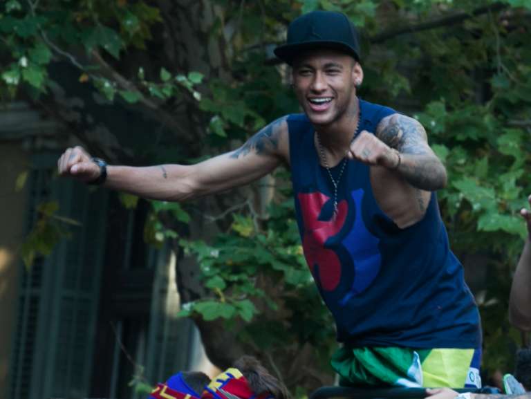 Neymar sur la jaquette de PES 2016