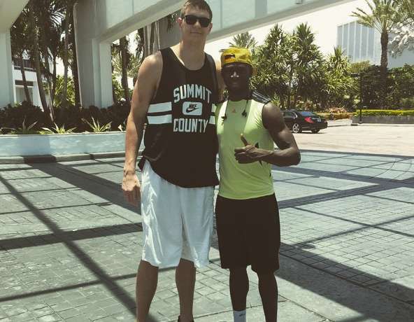 Mangala pose avec Timofeï Mozgov