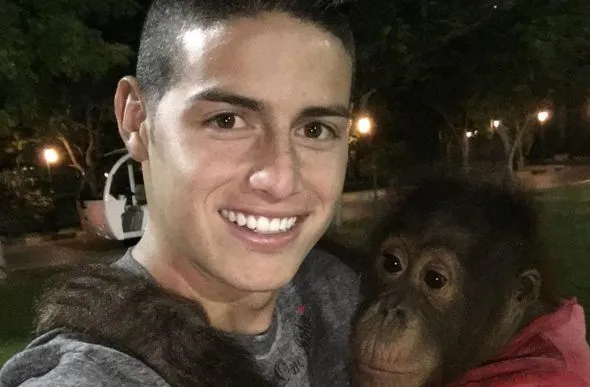 Photo : James Rodríguez et un chimpanzé
