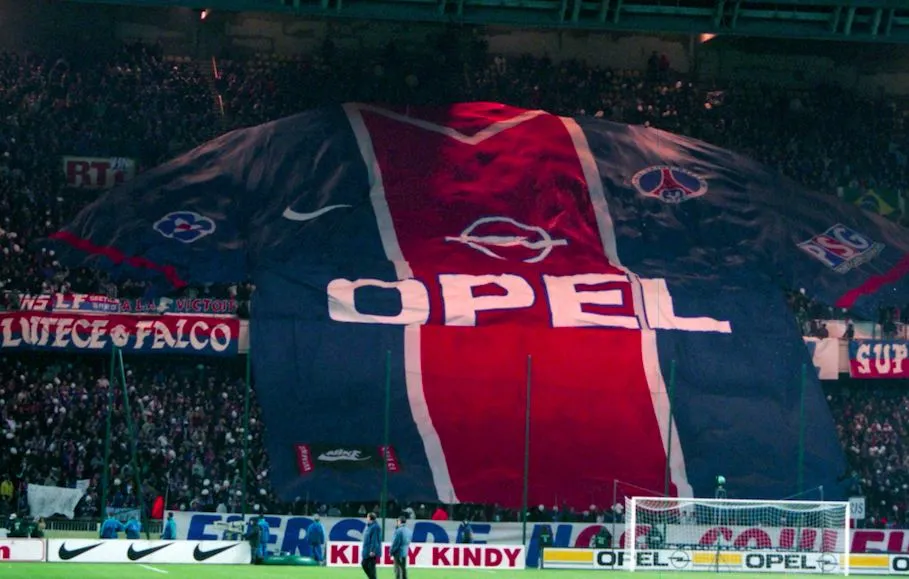 Paris Saint-Germain, la capitale scintille en rouge et bleu