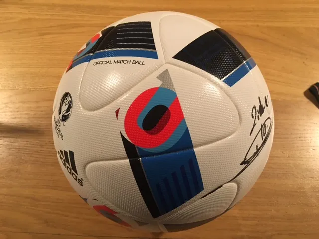 Gagnez le ballon «<span style="font-size:50%">&nbsp;</span>Beau Jeu<span style="font-size:50%">&nbsp;</span>» dédicacé par Zidane