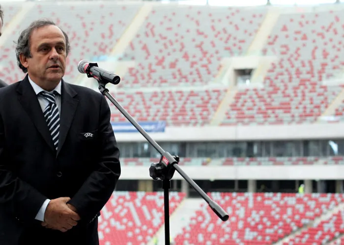 Platini retire sa candidature pour la présidence de la FIFA