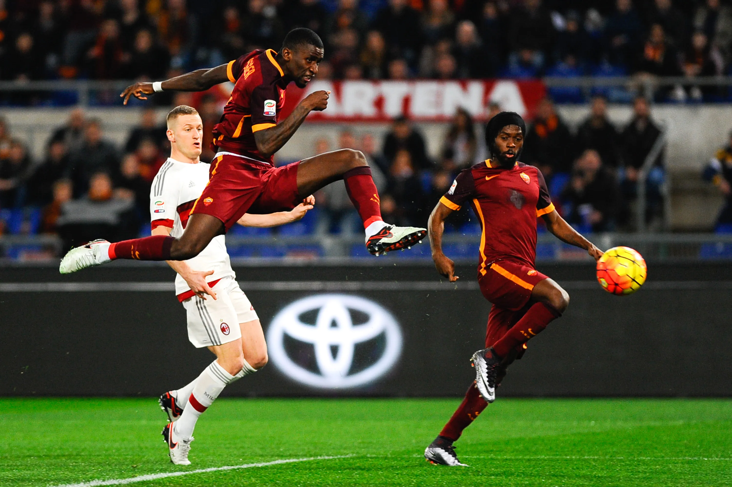 Roma et Milan se traînent dans la boue