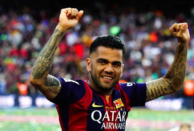 Dani Alves, la tête, les pieds et les micros