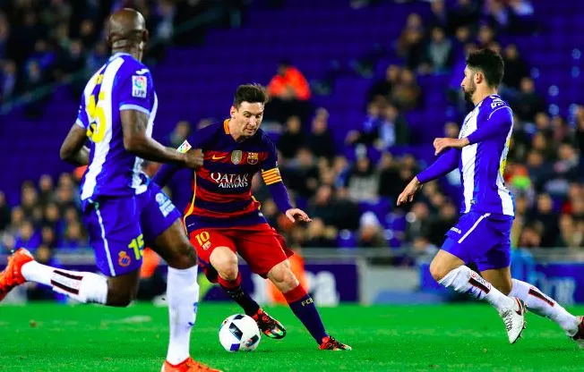 Quand Messi se prend le choux avec un joueur de l’Espanyol