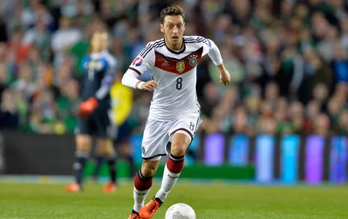 Özil élu meilleur joueur allemand de l’année