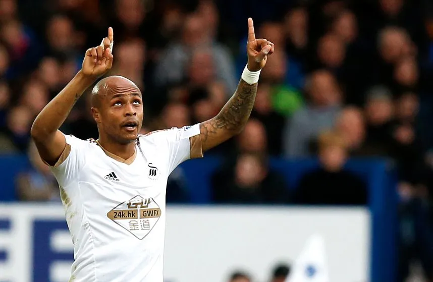 Ayew soigne Swansea