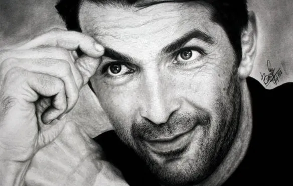 Une jeune artiste russe tire le portrait des footballeurs