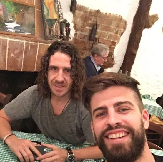 Les retrouvailles de Piqué et Puyol