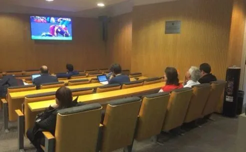 Filipe Luís s’invite en salle de presse