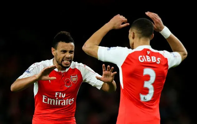 Gibbs fauche Coquelin en FA Cup