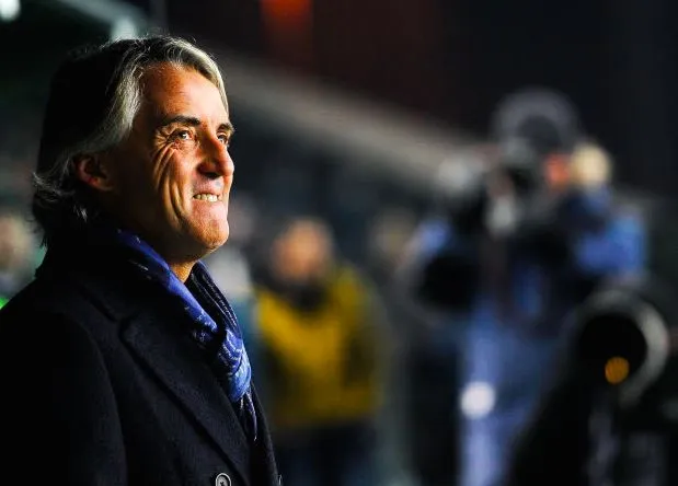 Mancini montre à ses joueurs comment marquer