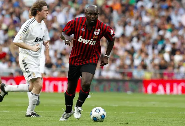 Un artiste suisse peint les icônes du football