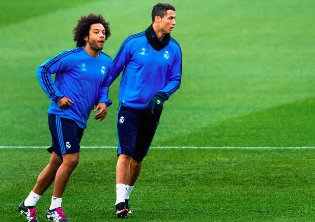 Cristiano Ronaldo s’amuse avec les cheveux de Marcelo