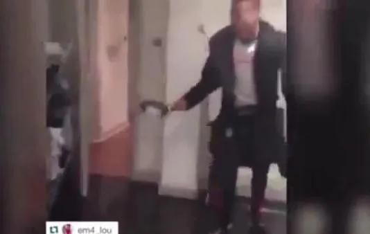 Lingard fait le clown en cuisine