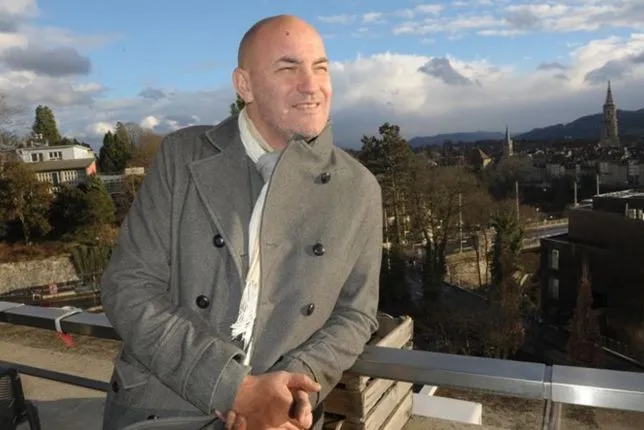 «<span style="font-size:50%">&nbsp;</span>Domenech m&rsquo;a fait jouer un an latéral droit alors que j&rsquo;étais attaquant<span style="font-size:50%">&nbsp;</span>»