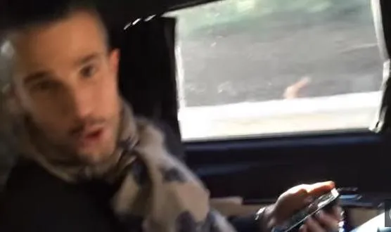 Van Persie chante du R. Kelly